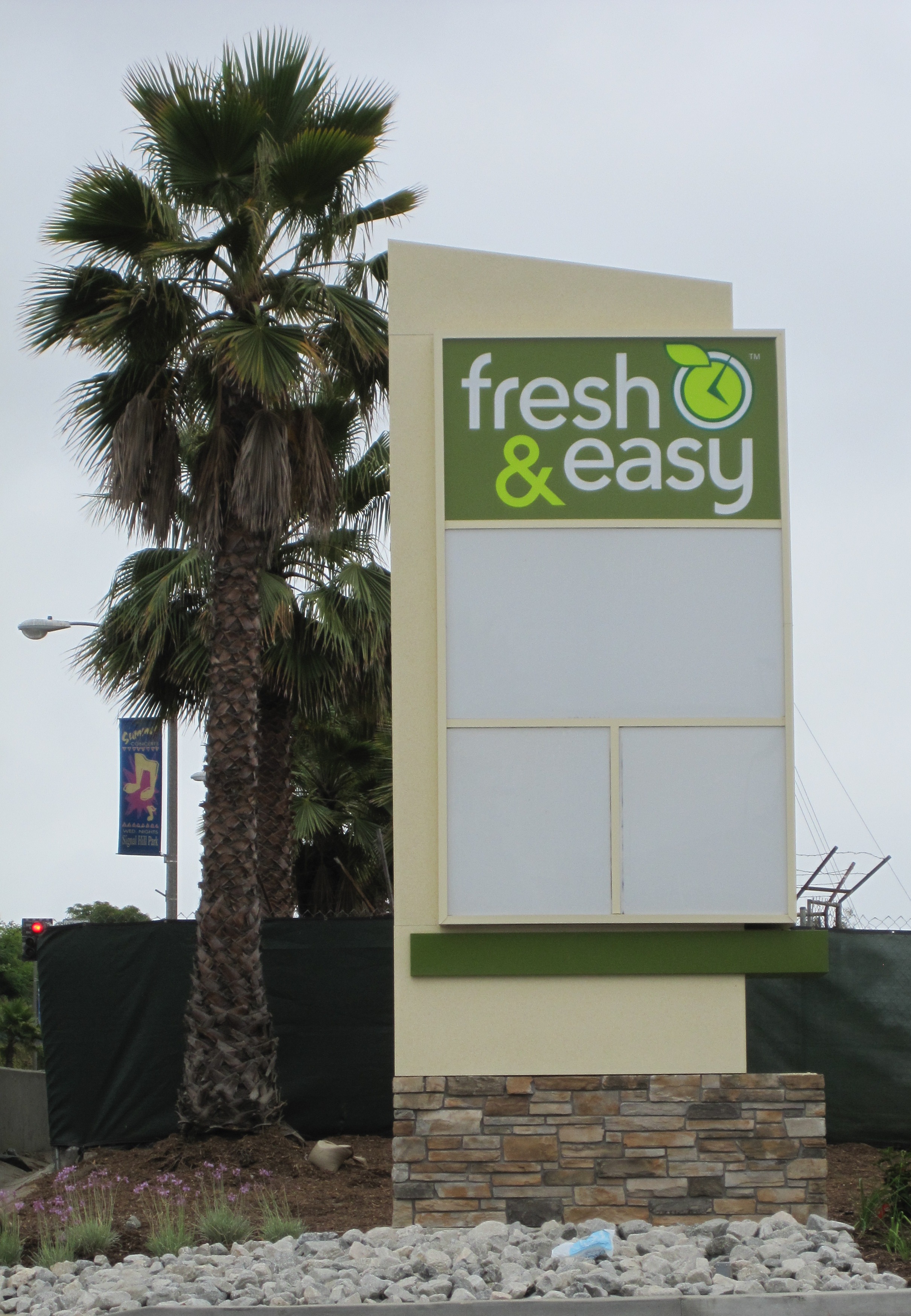 Fresh & Easy sign